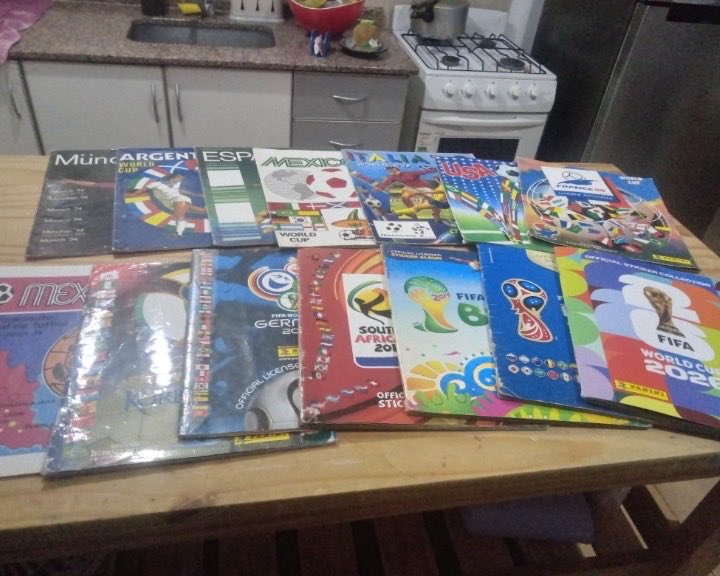 osnidu's tweet photo. Albumens @panini de todos los mundiales desde 1930-2026: que viva el futbol pibe. https://t.co/xikoI3Ozqt