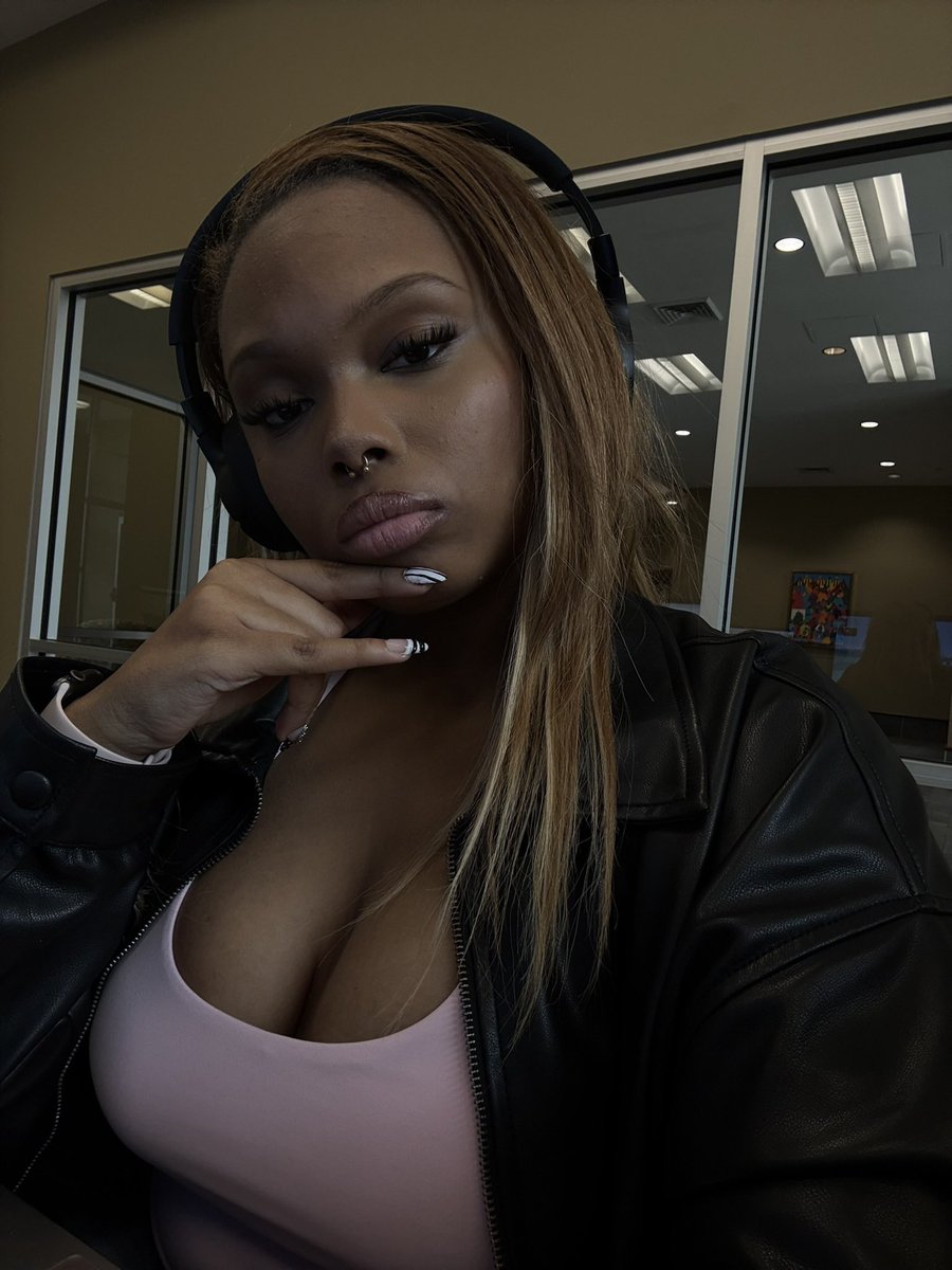 C | findom tweet media