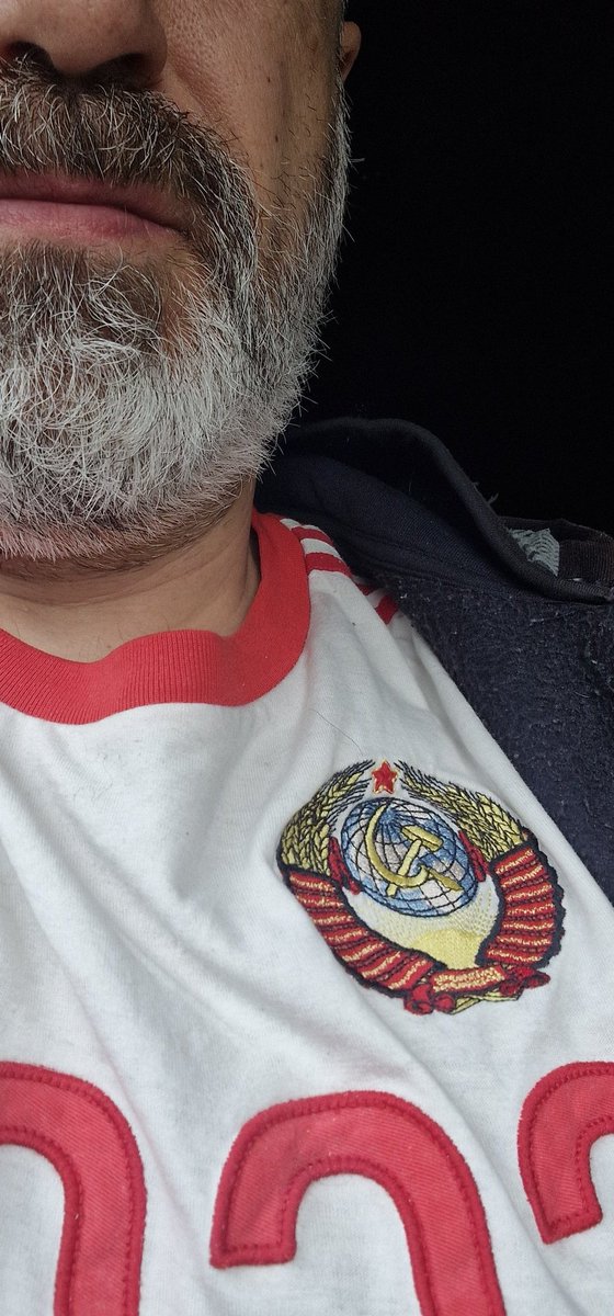 Hoy, 81 años después, en esta casa se sigue celebrando la victoria del Ejército Rojo que liberó Europa de la bota del fascismo.
