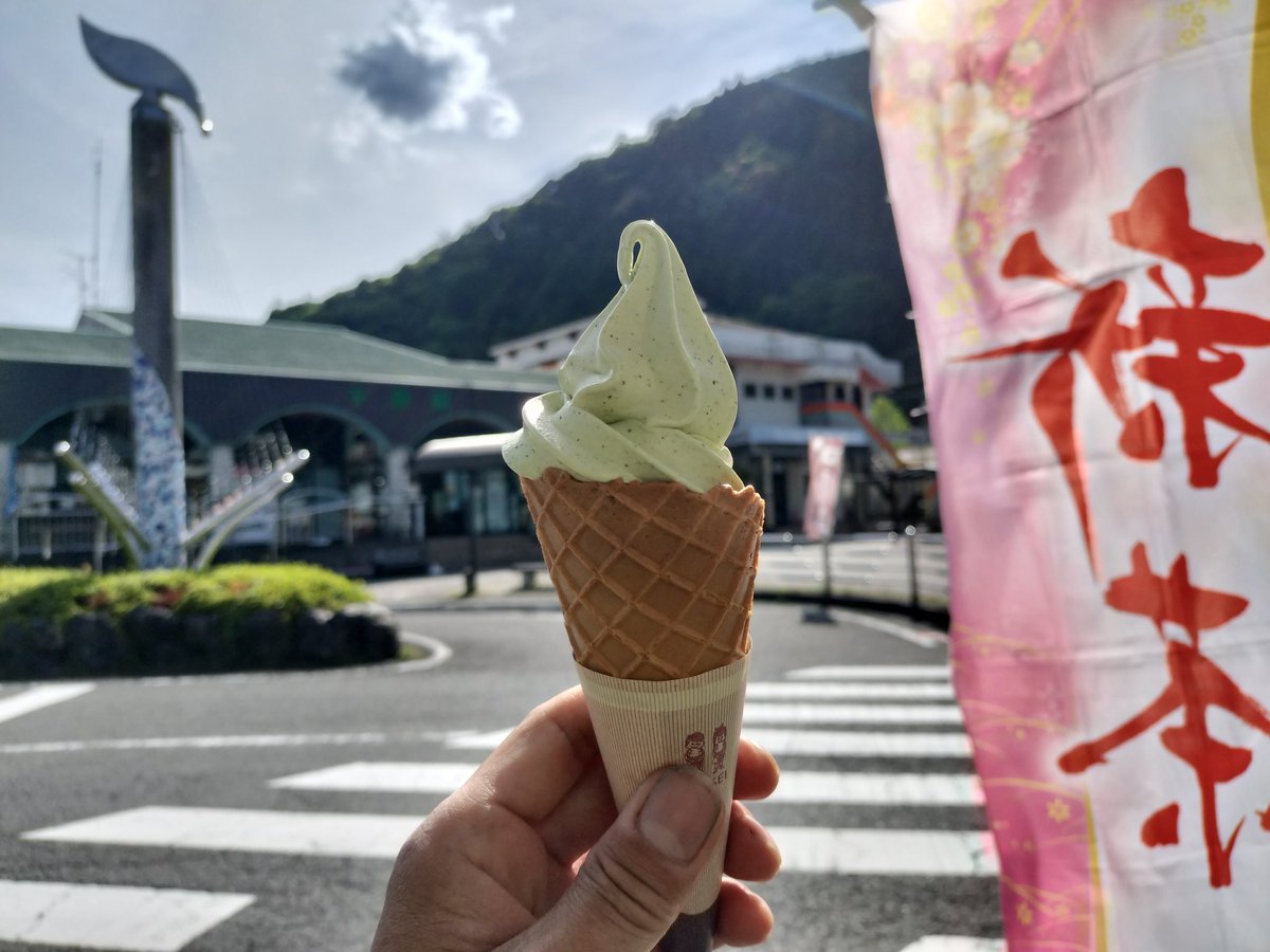 special2cv6's tweet photo. スポカブでぶらりと千頭まで。
ライダーの義務を果たす🍦 https://t.co/XGsNX2zEEo