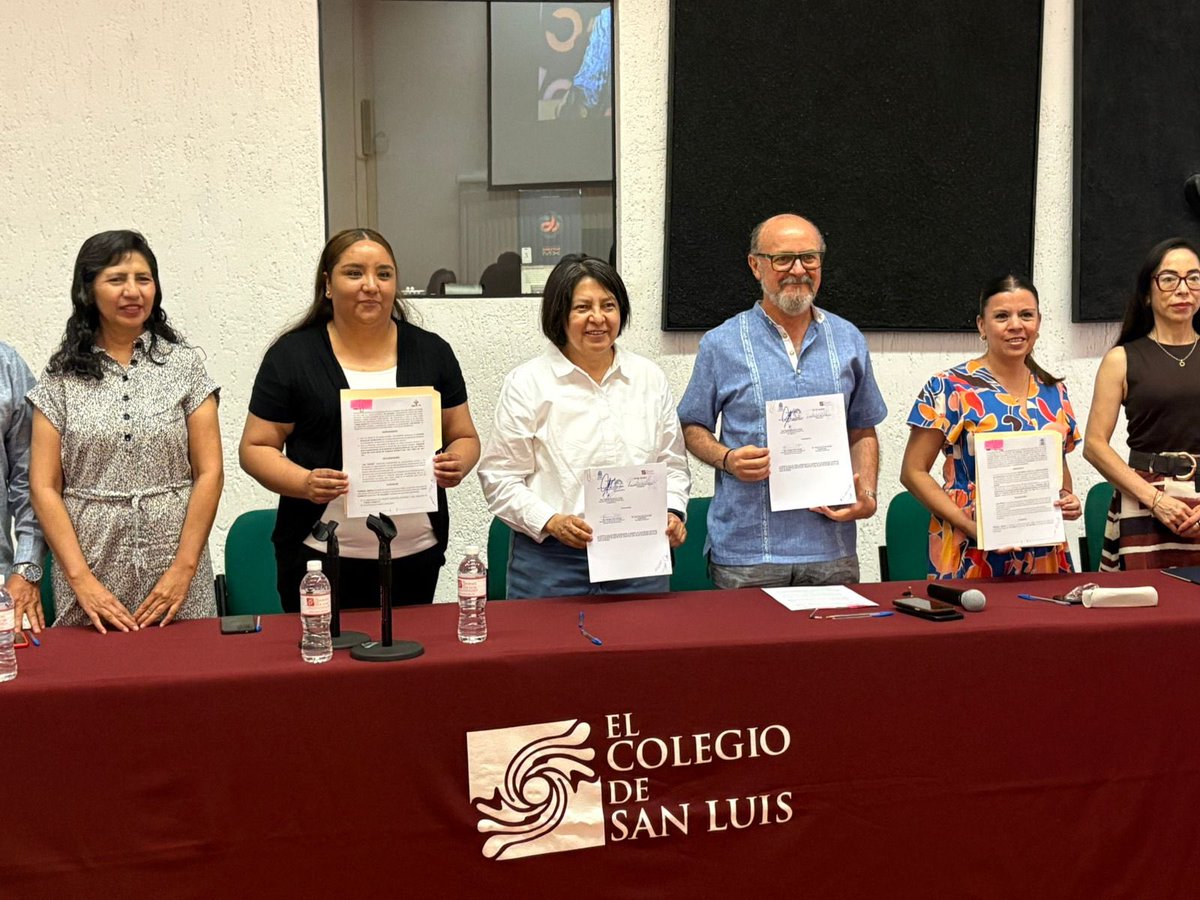 FCC_UASLP's tweet photo. ✍🏼 Nos sentimos muy contentos por refrendar el convenio de colaboración con @el_colsan, a través del cual estrechamos lazos para la realización de proyectos conjuntos que contribuyen al desarrollo de la investigación, la comunicación y la preservación del patrimonio audiovisual. https://t.co/LrNjm7ebqU