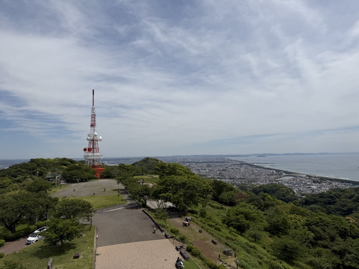 take___off's tweet photo. 2026.05.09    湘南平
大磯町 生涯学習館 ↔︎ 高麗山公園
6km／3時間　　約 16000歩
せっかくカロリー消費したのに、帰りにチキンタツタ2個セット食べたから、6kmの山歩きは無かった事になった https://t.co/Y9Cdikuqhj