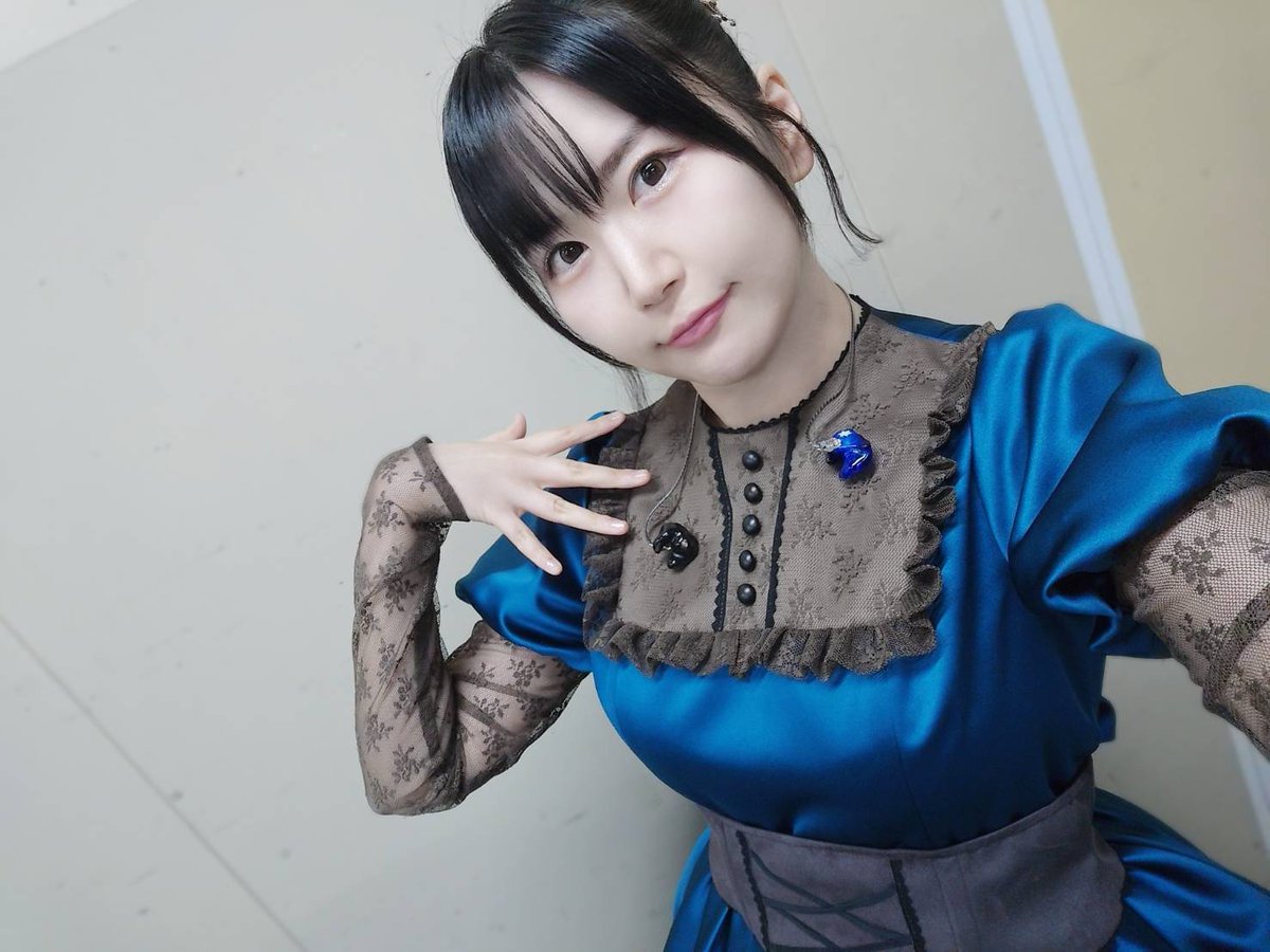 ㊙️ #ミリオン13th 裏話 ㊙️

「Persona Voice」の間奏で
千鶴と朋花が手を取りあってまわる所があったと思うんですが
通常のダンスだと手は離れたままなんです！

こちら、野村ちゃんが提案してくれて
当日に手を取りあうことになりました✨️

野村ちゃんのアイデア力…本当にすごい！
