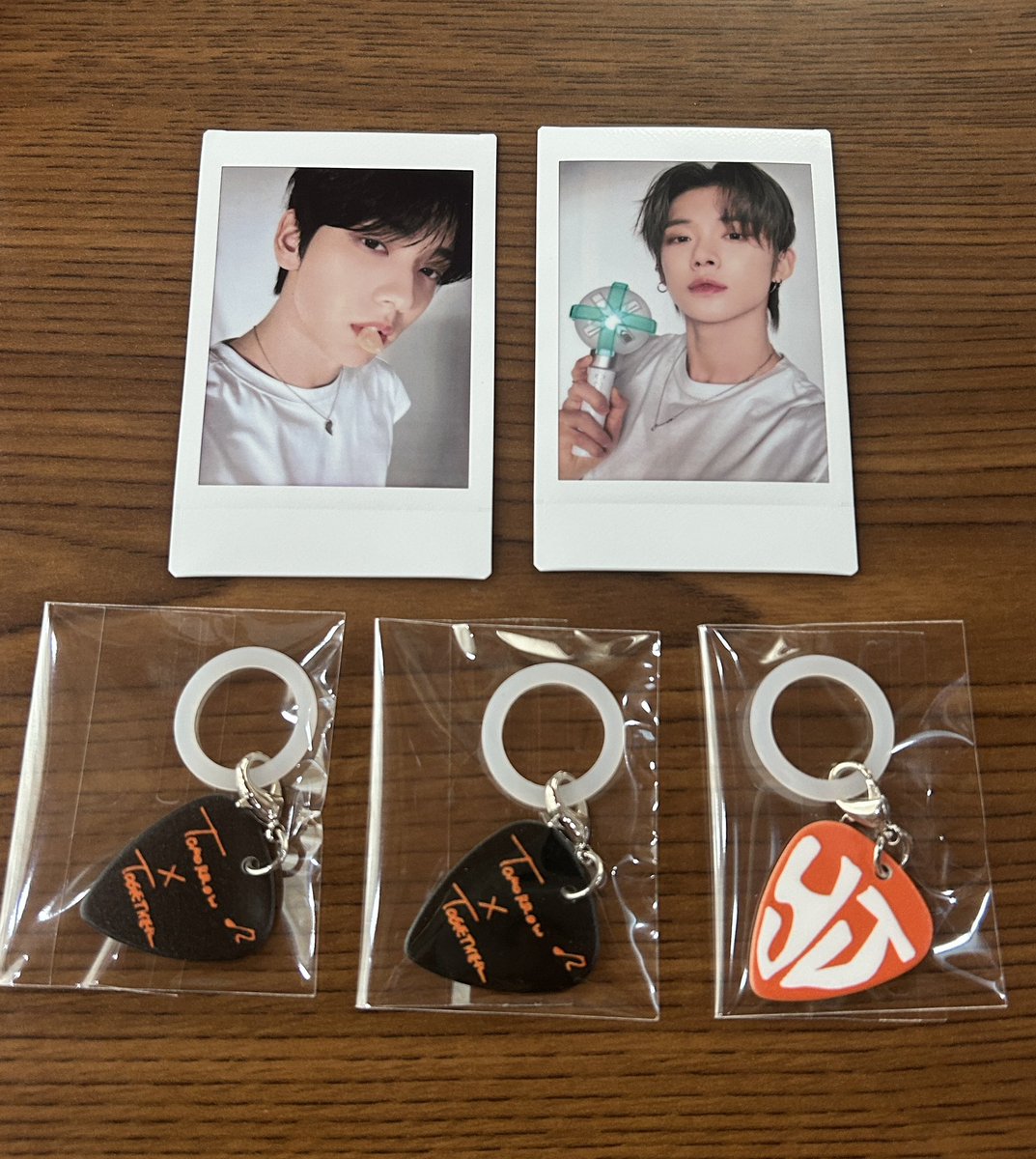 yon_tchoco_xt's tweet photo. TXT トゥバ  MOA CON トレカ　交換

【譲】画像のもの
　　ピック　ヨンジュン　ボムギュ
　　チェキ　スビン　ヨンジュン

【求】ピック　テヒョン　ヒュニンカイ
　　チェキ　テヒョン
5/24 愛知公演手渡しor 郵送希望です。
お気軽にお声掛けください🙇‍♀️

#txt #txt交換 https://t.co/pkDLEJgYlr