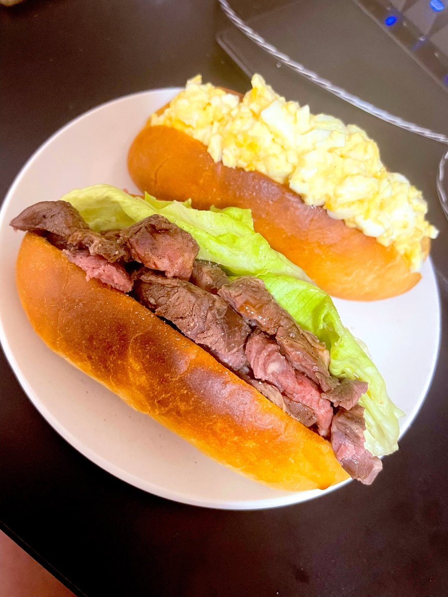昨日のパンはローストビーフの切れ端を美味しく食べる食べに焼いたようなもの