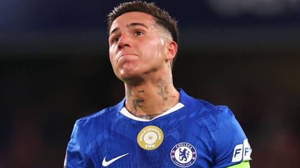🚨 "i just want a midfield that doesn't break my heart."
watching enzo links feel like a toxic ex texting at 2am. if arsenal and city are fighting for him, we know the price is blood and tears. football is just a weekly subscription to stress and i’m tired of paying.