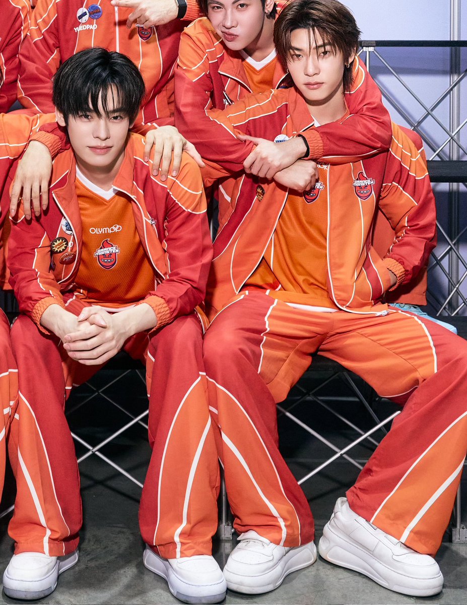 คือแบบรองเท้าคู่ เนื้อคู่มากนะคะ มือขอให้แตะตัวอีกคน แหมมมมมมม 🫣🤭