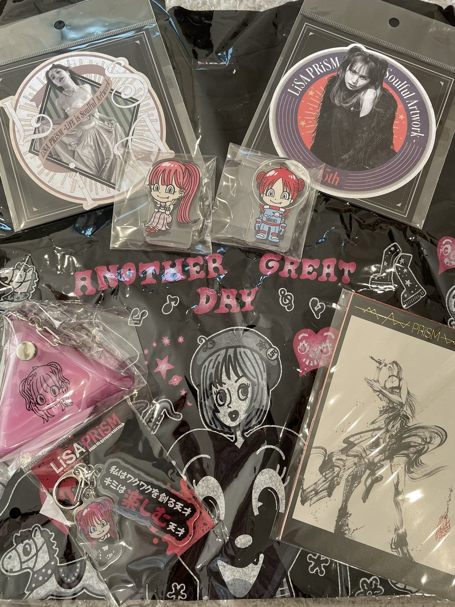 Ken_tsuLiSA's tweet photo. LiSAPRiSM後期行ってきた！
LiSAちゃんの音声ガイド聴きながら、展示見るのもよかった☺️
ライブ映像は、編集めっちゃ良いし、迫力すごすぎて鳥肌立ちっぱなしだった！！
グッズも追加購入できて大満足！！
#LiSA展行ってきました
#LiSAPRiSM 
#LiSA15th https://t.co/lHPXFGsG4w