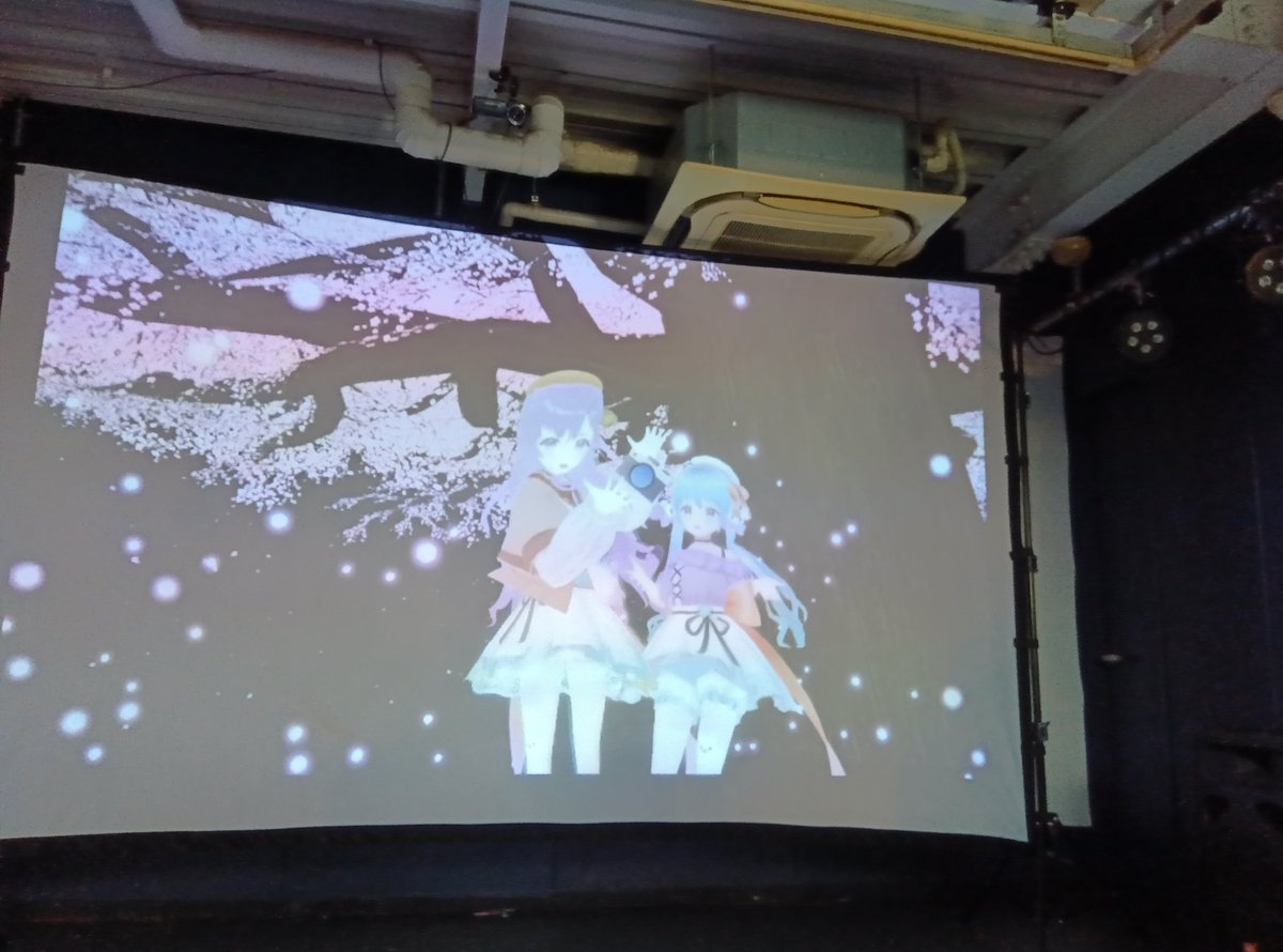 tsu_7's tweet photo. 大変な時もきっちり会場沸かせてくれるの最高!
曲も最高!
これは完璧なカバーリング。
#レゾナンス大阪
#EtoNe https://t.co/u8mM2juOkr