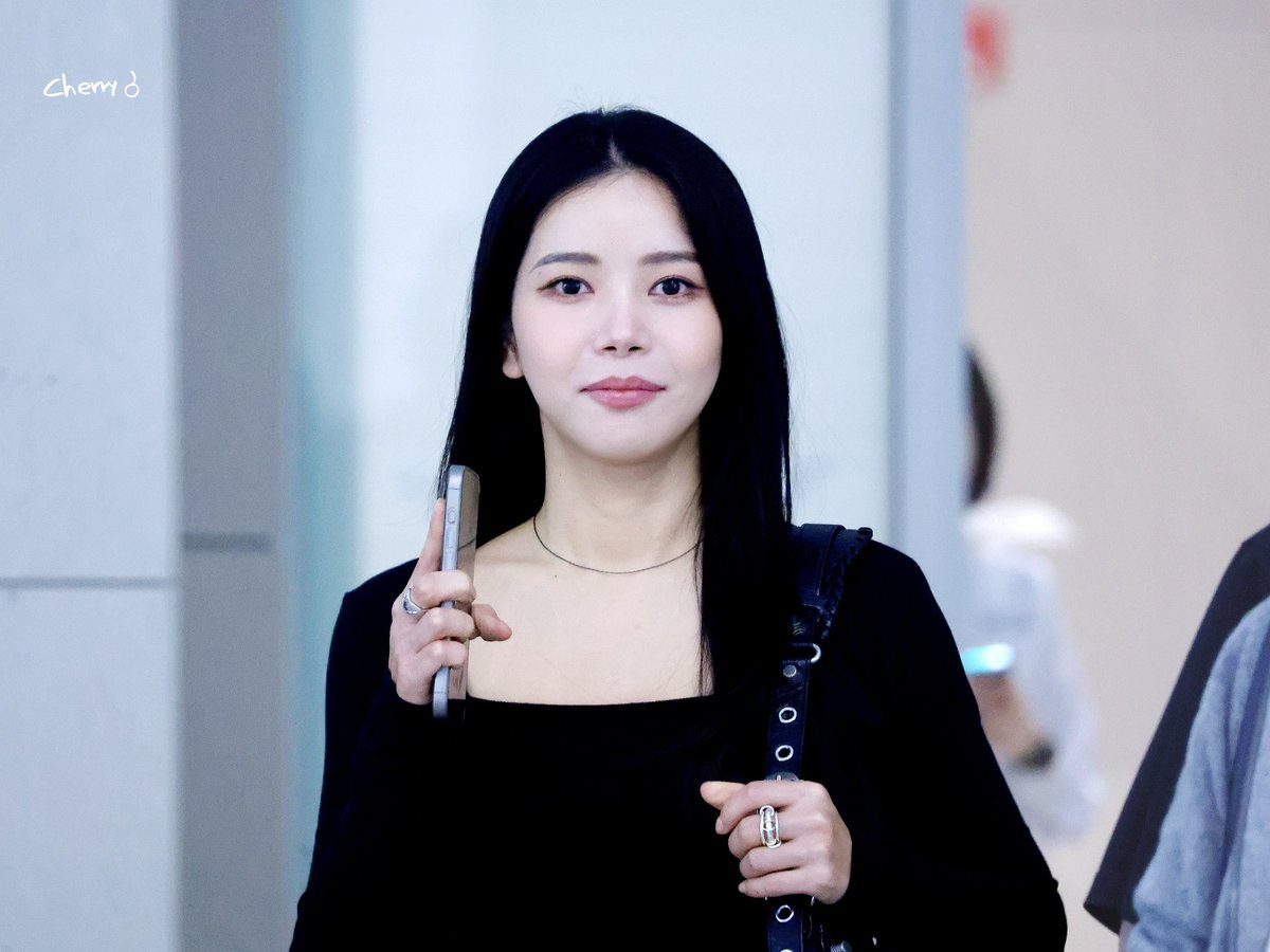 260509
ICN▶️TPE

🖤

#솔라 #Solar #마마무 #MAMAMOO