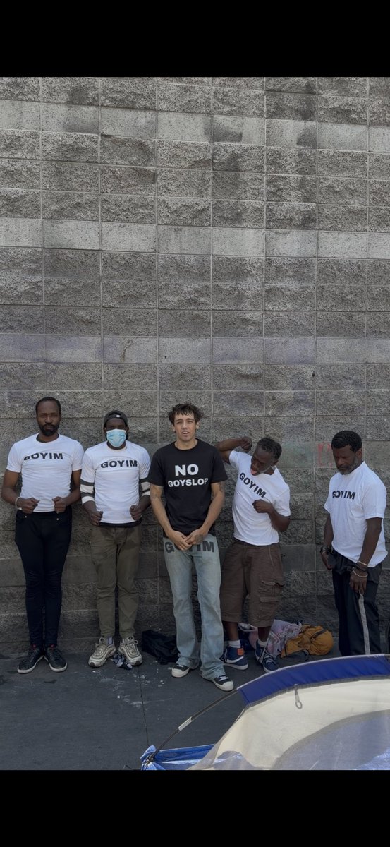 Bearxbasha's tweet photo. @KarenBassLA @latimes 
Found these anti semites on skid row . Get it together https://t.co/4kG0rdAsyG