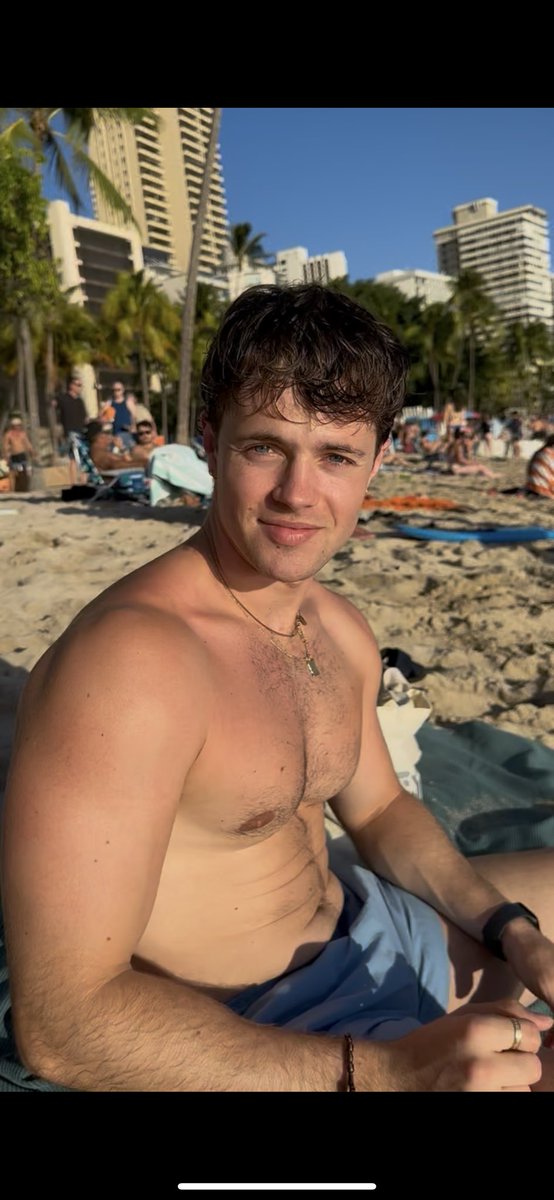 Yukimiller30's tweet photo. Gave feet massage to Spanish man 🇪🇸 in waikiki beach 🌺 #hawaii #waikiki #massage #massageinhawaii #massagetherapist https://t.co/LJqS6TQ9KY