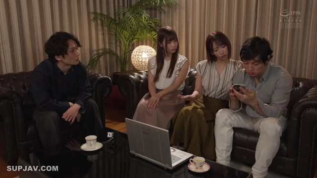 从小玩到大的闺蜜夫妻，突然玩起了夫妻交友！
原本只是半开玩笑的AI相性测试，却点燃了隐藏已久的欲望。当被闺蜜老公压在身下那一刻，平日温柔的人妻彻底觉醒，疯狂索求…
最强肉体相性 × 禁忌好友交换，越界快感直接拉满！

完整片更在 @wanghongai 简介频道上。 https://t.co/6Mk3UHU0NH