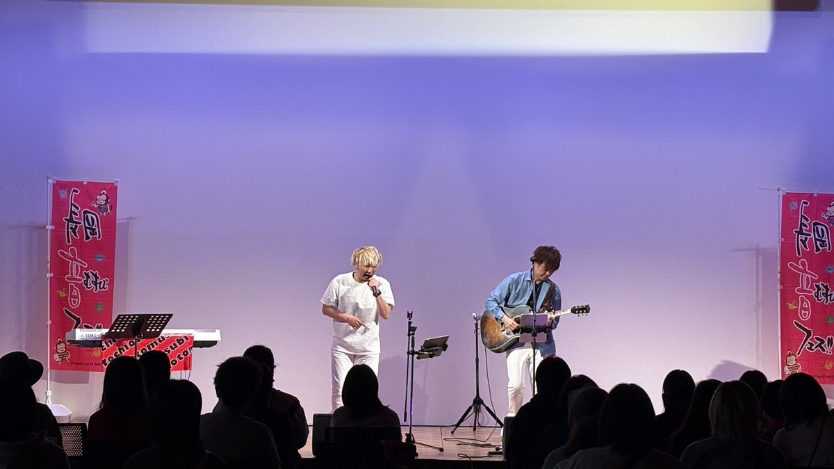 otomusu2016's tweet photo. とち音むすびフェス!!2026前夜祭！
いよいよ後半戦！
続いては、3年ぶりの新潟！おかえりなさい！
結成25周年のアコースティックデュオ「秋休」！
お祭り会場みたいな雰囲気から至極のバラードまで♪
明日はどんな音を奏でて下さるのか？

#とち音むす2026
#わっしょいを先に使われた先輩さぁどうする https://t.co/AG1xUeYfO9