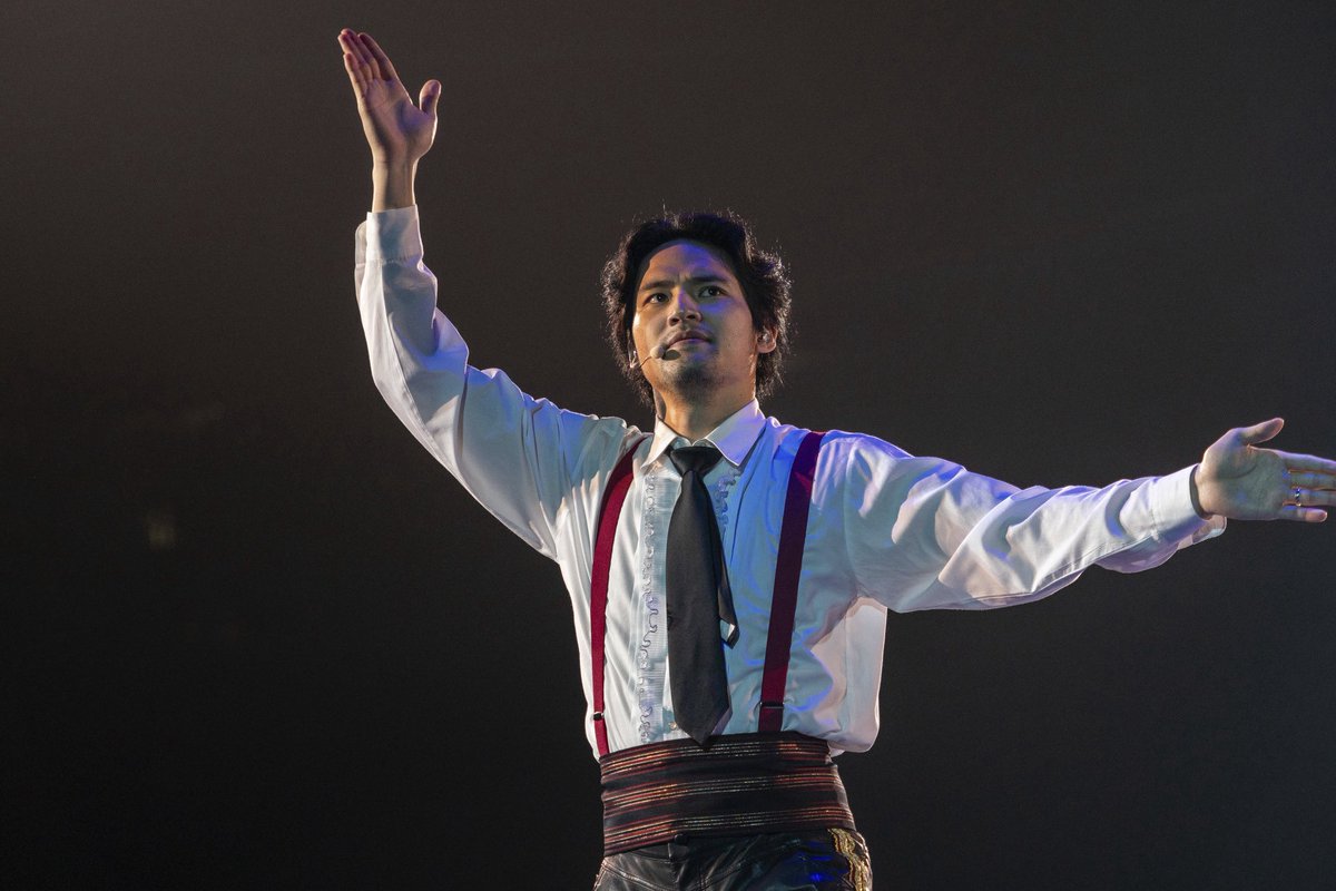 LIFEonstage_jp's tweet photo. いよいよ初日本番、まもなく開演🎊
リハーサルショットの公開💃

#じろう　#水上恒司　#久保史緒里　#山崎育三郎
#LIFEonSTAGE
#LIFEファンはマーベラー https://t.co/cPAkwicD68