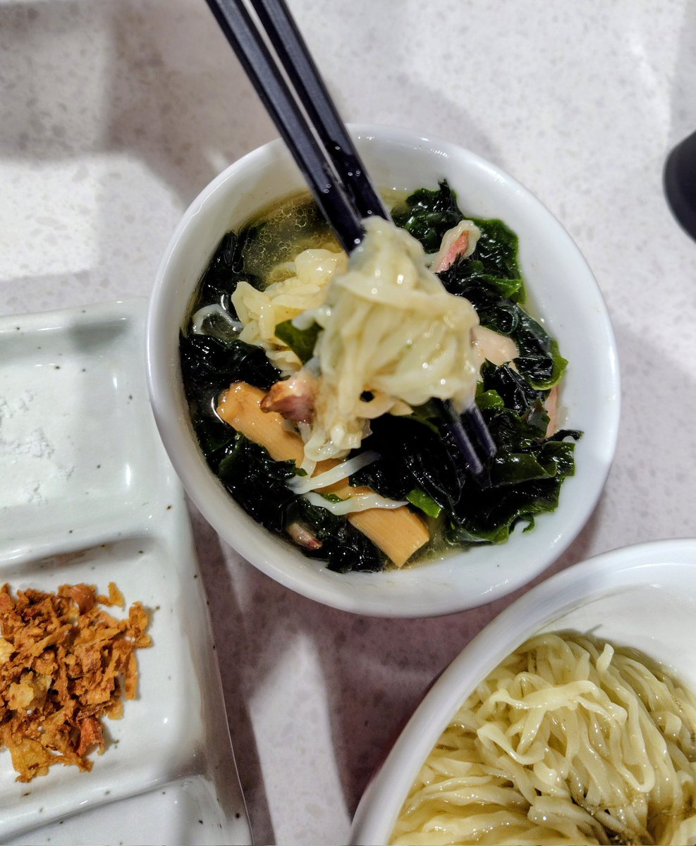 BoseNegi's tweet photo. ワカメたっぷり酸っぱい昆布水塩つけ麺いただきましたm(_ _)mワカメ、酸っぱ味、塩だれが絶妙ハーモニー！ごちそうサマンサ＼(^o^)／横浜反町・星印 https://t.co/A8cHOVIyUe