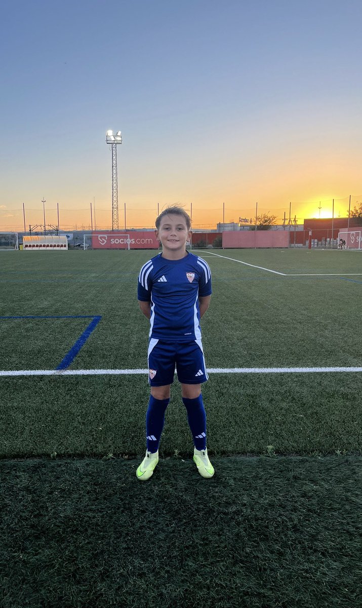 CamasCF's tweet photo. 📞 ¡Otra llamada más para nuestra cantera!

Nuestro jugador de la categoría Prebenjamin Salvador Jiménez Fuentes, ha sido convocado por el Sevilla FC para una sesión de entrenamiento.

Premio al trabajo, al esfuerzo y a la gran temporada realizada.

¡Enhorabuena y a seguir! https://t.co/QNeIxokpRk