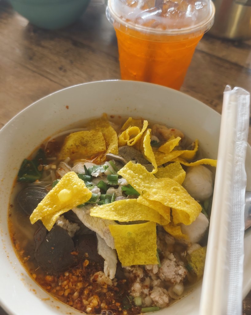 MeltedNight1's tweet photo. เป็นเด็กอ้วนที่ชอบกินเส้น🤪🍜 (ยังเด็กอยู่ไหมนะ🤣🤣) #ภูเก็ต https://t.co/xk26GlWWEh