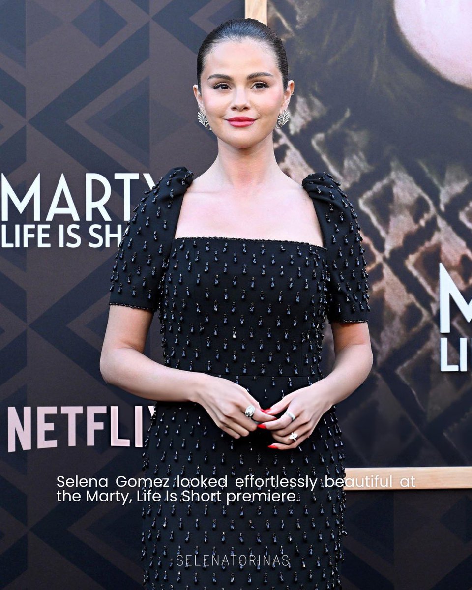 SelenatorINA's tweet photo. Here are some photos of Selena Gomez at the premiere of Marty, Life Is Short, a Netflix documentary about comedy legend Martin Short ✨
@netflix https://t.co/sAuew0XuPf