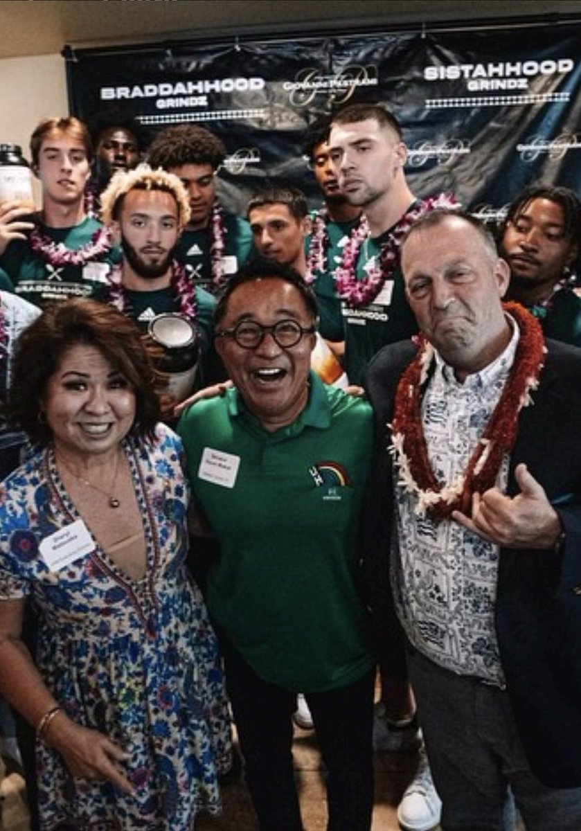 808_warrior82's tweet photo. Fake ass Fridays.  Senator Whackai, you don't deserve to wear @HawaiiAthletics gear.  Shame on you for your fake ass support of #braddahhoodgrindz  And learn to smile with your damn mouth closed. https://t.co/1cEmkkKP5c
