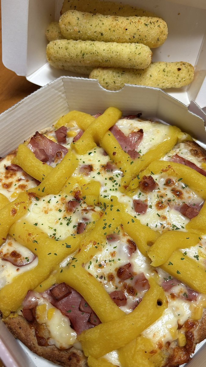 고구마피자랑 치즈스틱 먹자