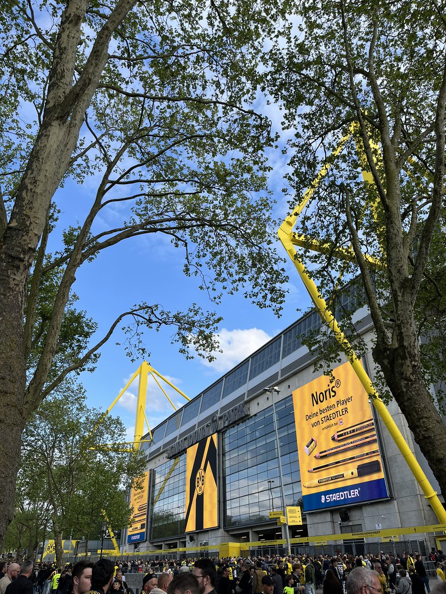 pr1893's tweet photo. Břéťa opět navařil a všem chutnalo.
Páteční @DestinaceFotbal BVB - Eintracht Frankfurt a moje první návštěva Westfalen stadionu. #groundhopping https://t.co/xXemo2T55O