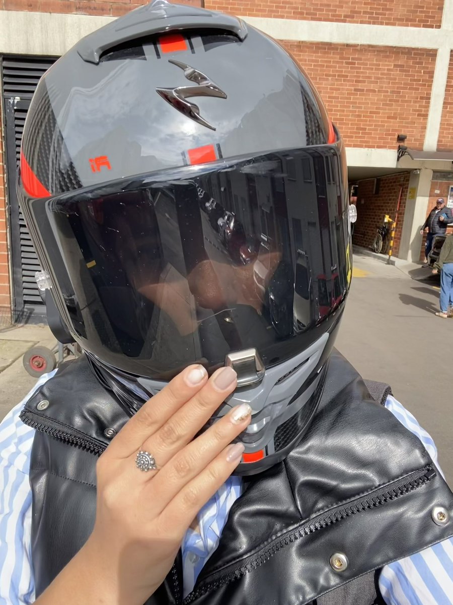 09M2020's tweet photo. Otra vez me está haciendo ojitos la idea de tener una moto mía 🙃🙃 https://t.co/hlhP4g2XzU