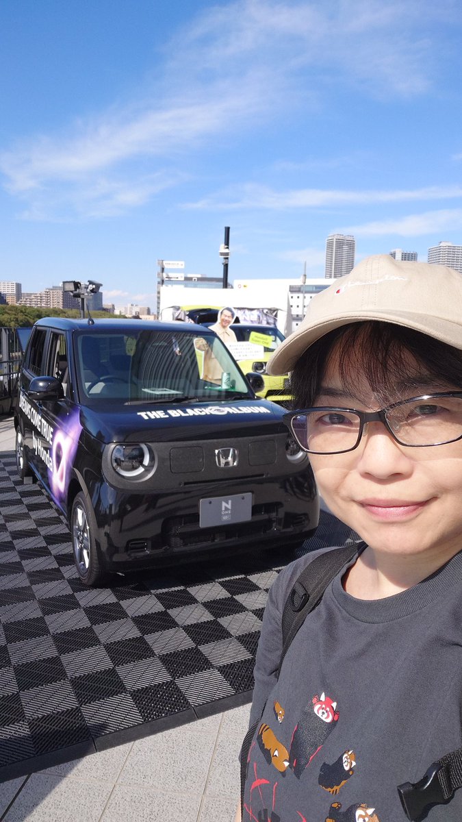 sakohiko's tweet photo. 有明アリーナ来たぜーっ！同期と楽しむぜーっ！同期、グッズ売り場でアルバム買ってたぜーっ！私と別のを買わせたので、トレードして楽しめるぜーっwww始まる前からもう既に楽しいぜっ！#ドリカム#有明アリーナ#DREAMS COME TRUE https://t.co/wsTAhbjBbo