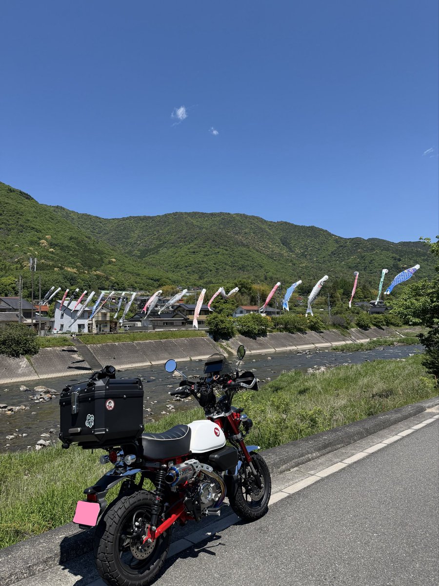 Yoco_hobby's tweet photo. 今日は珍しく昼活してきました。
白木山橋 → 荒谷山
空が綺麗でサイコーでした。
道中は自作メーターの挙動が気になりすぎて😑
#モンキー125 https://t.co/Br0Vx9aS2L
