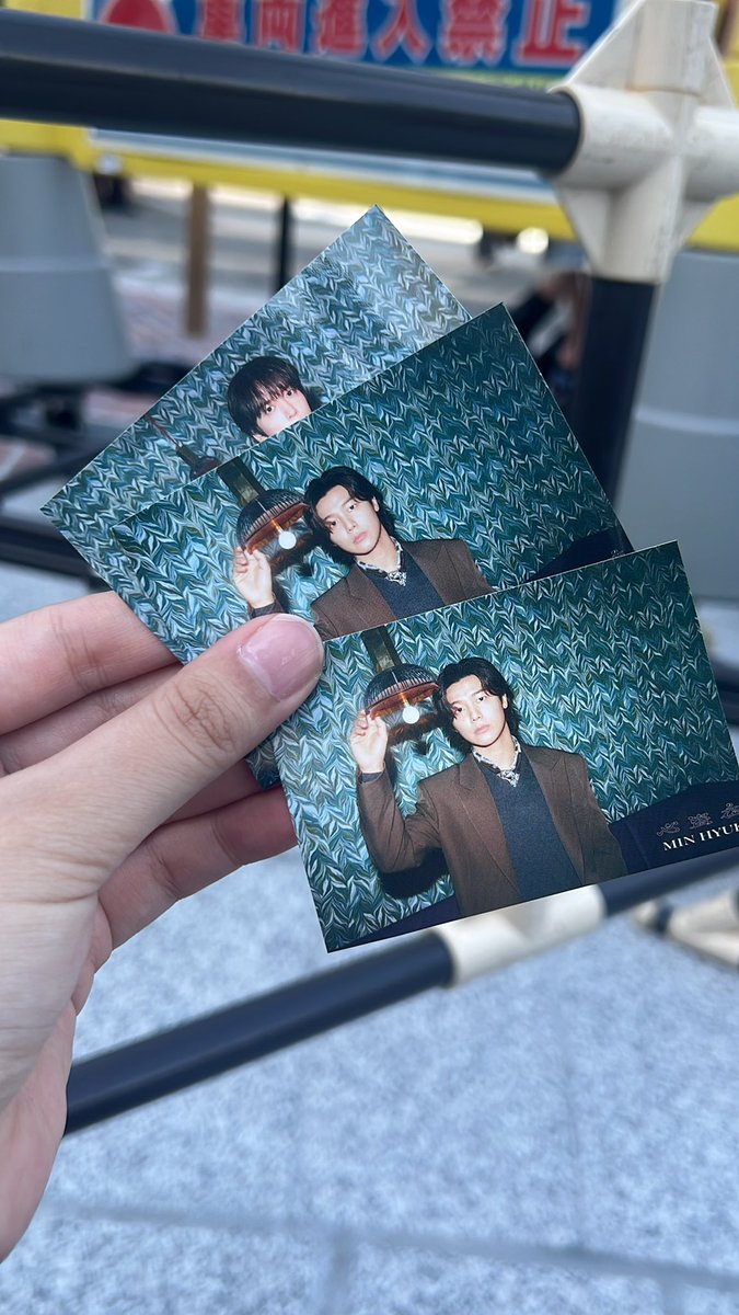 BluEmotion0602's tweet photo. CNBLUE 心盗夜
ステッカー
ミニョクをジョンシンに交換してくださる方もいませんか https://t.co/VgDT9JjFSs