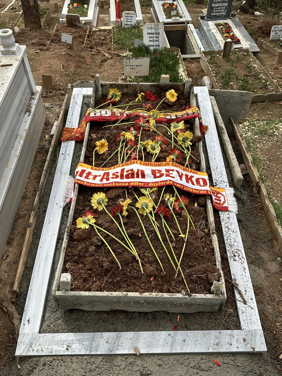 ErdemGs1989's tweet photo. Allah’ım, rahmetli hafız kardeşimizin hürmetine Galatasaray’ımızı Antalyaspor karşısında muzaffer eyle. Âmin.

#GSvANT https://t.co/T9ySjtFic4