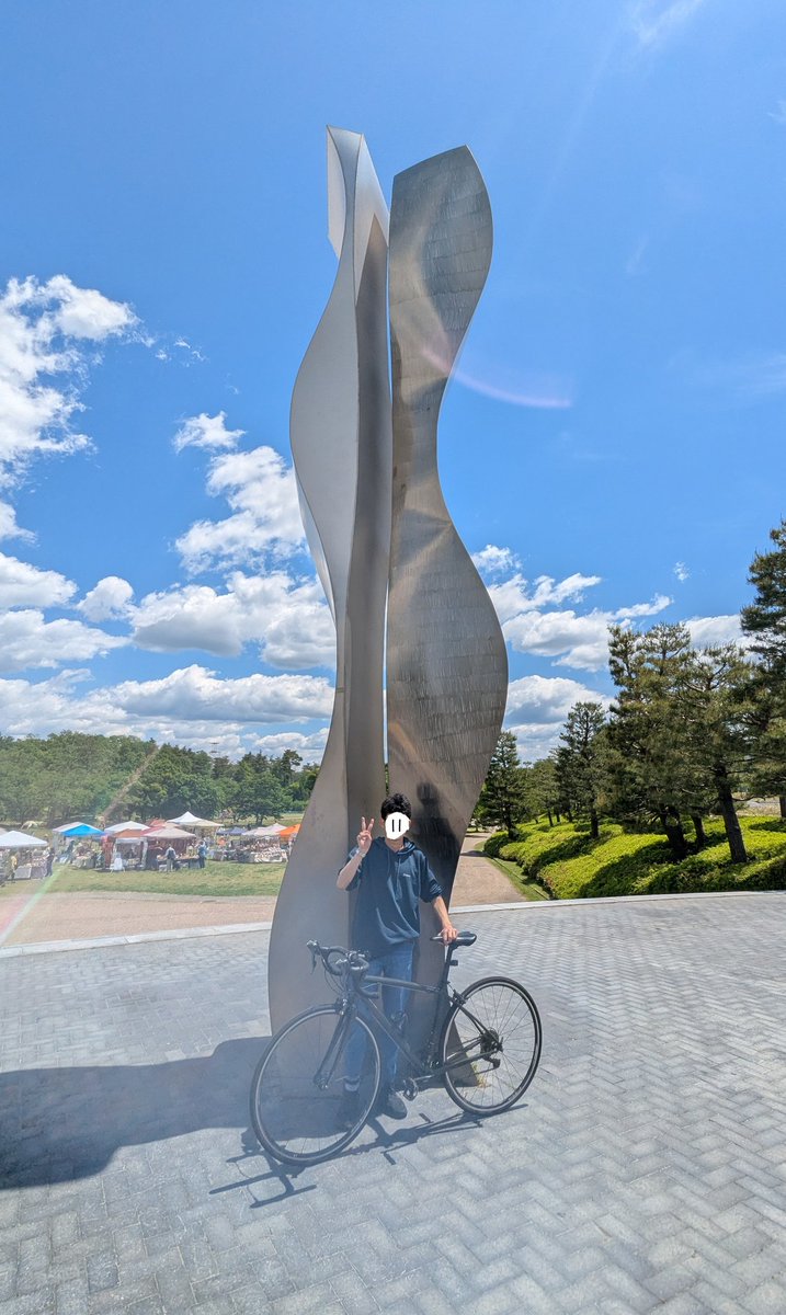 nucc319's tweet photo. こんに���は〜サイクリング倶楽部です！
2回目の部活動は「けいはんな記念公園」へ！🚲
​1日目には近くのお店でかき氷を食べて、2日目の今日は出店を巡ってグルメ三昧����
天気も最高で風が気持ちよく、最高の週末になりました✨️
#奈良大学
#サイクリング https://t.co/wruVTL4Xs6