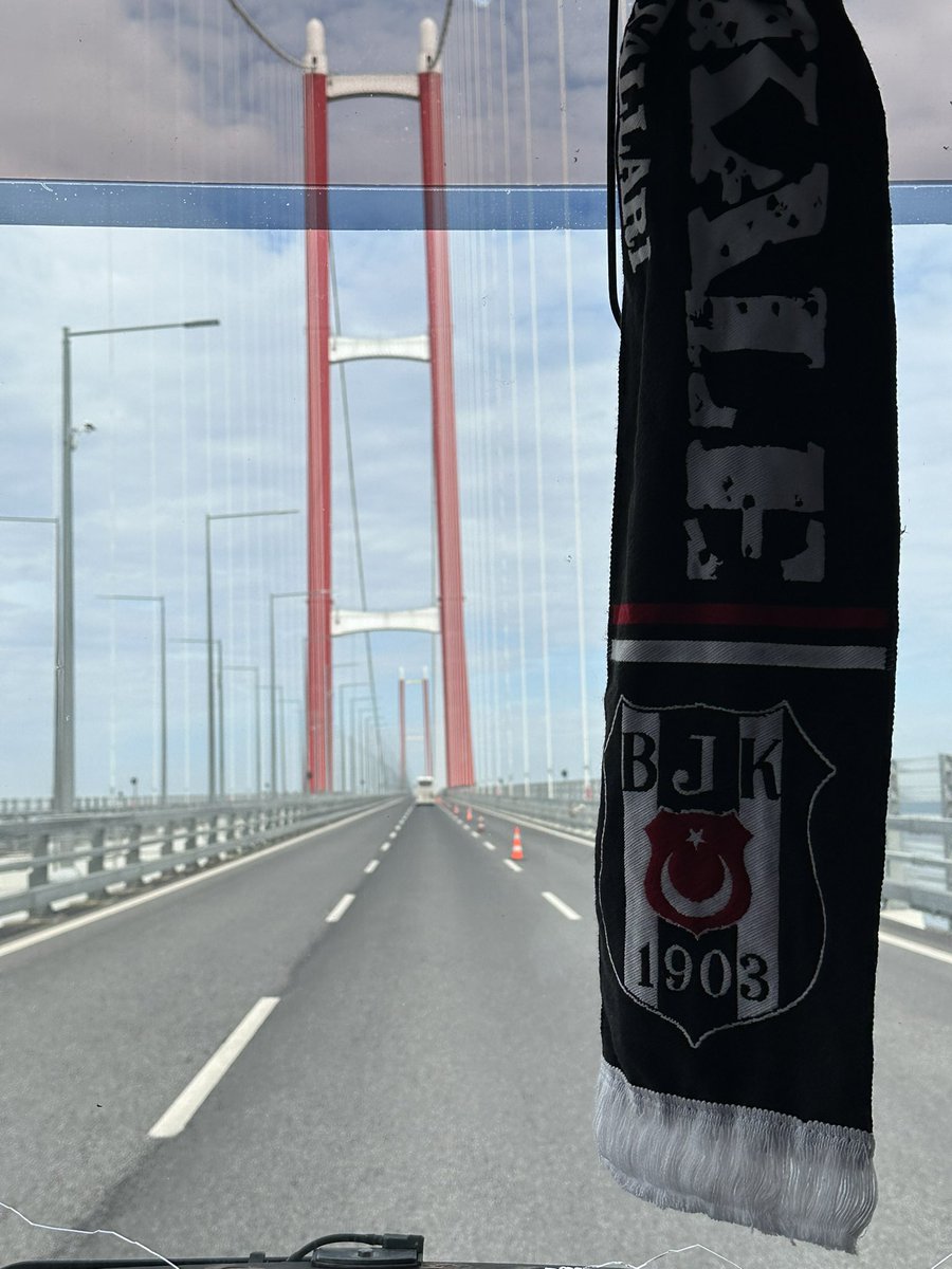 uguraydn1903's tweet photo. 15 yıl şampiyonluk görmeyen Bizler her şartta yine Sana geleceğiz .
Yolun sonunda da Biz varız .
GELİYORUZ .🦅 https://t.co/NLZeHQ4FY1