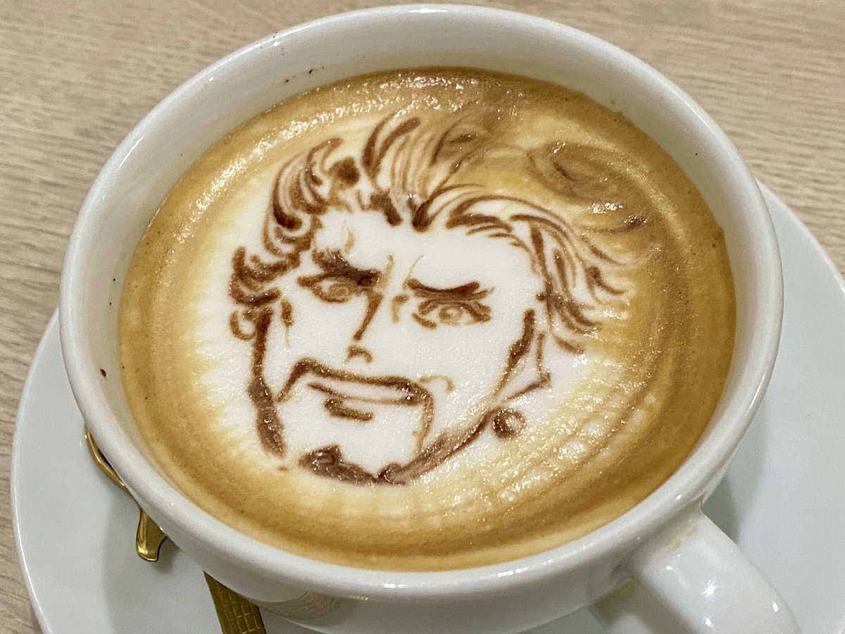袁紹のラテアートを描いて頂きました🙏
無茶なオーダーにも対応していただき超絶感謝！

時は来た！今こそ、覇道を驀進せん☕️
#英傑大戦