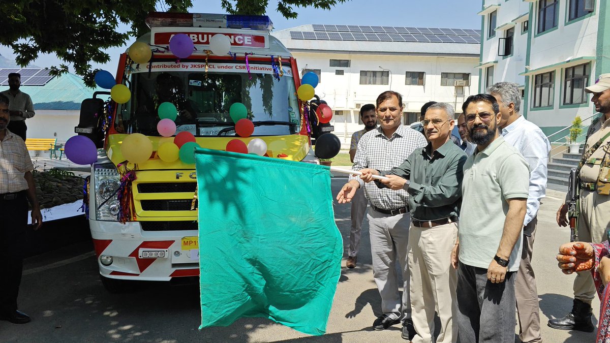 dcdodaofficial's tweet photo. DC Doda  Sh. Krishan Lal flagged off two ambulance vans for Doda &amp; Bhalla under a CSR initiative by JKPDCL and SAIL to strengthen emergency healthcare services in remote areas. 🚑
#Doda #Bhalla #Healthcare #CSR #EmergencyServices #JKPDCL #SAIL #JammuAndKashmir https://t.co/8a7mJaawbl