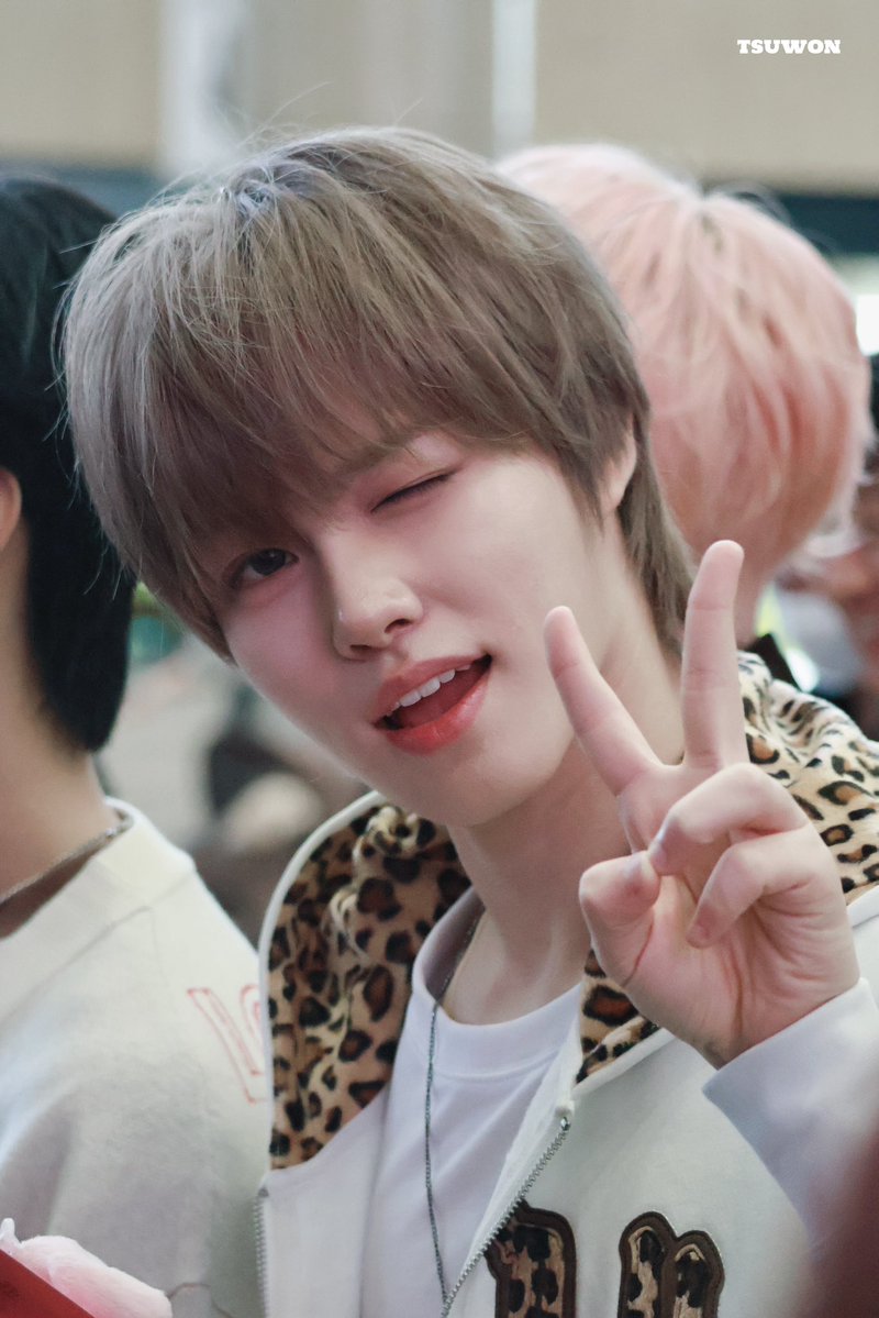 레이 tweet media