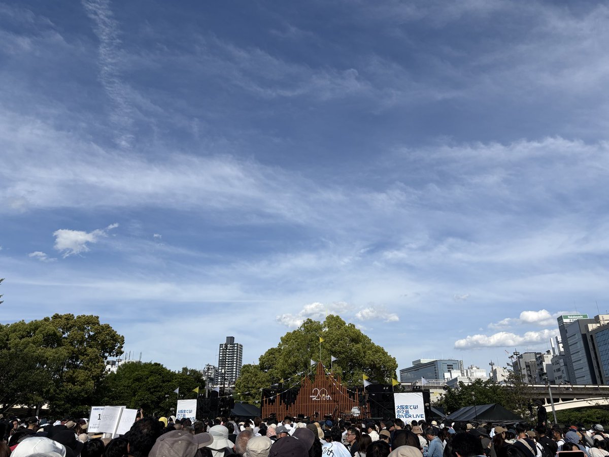 LPkitune's tweet photo. 久々にむっちゃ人多いライブ
#絢香フリーライブ https://t.co/wX90sIj1gl