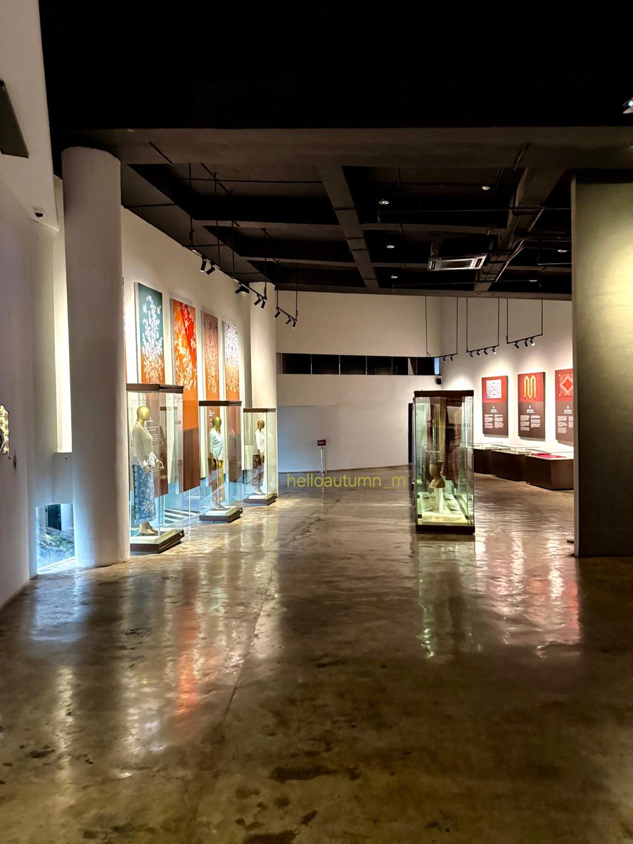 helloautumn_m's tweet photo. Nggak cukup sehari buat berkunjung. Rekomendasi kalau ke TMII:
- Museum Batik Indonesia (gratis)
- Jagat Satwa Nusantara

Museum Batik msh tergolong baru, interior-nya modern. Anak muda bakal suka deh. Jagat Satwa jg asyik bgt buat liat koleksi burung2. Bagus pasca revitalisasi👍🏻 https://t.co/KsuORuD1b2
