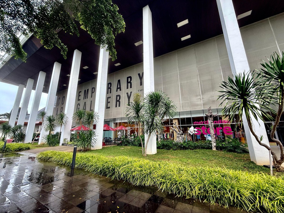 helloautumn_m's tweet photo. Nggak cukup sehari buat berkunjung. Rekomendasi kalau ke TMII:
- Museum Batik Indonesia (gratis)
- Jagat Satwa Nusantara

Museum Batik msh tergolong baru, interior-nya modern. Anak muda bakal suka deh. Jagat Satwa jg asyik bgt buat liat koleksi burung2. Bagus pasca revitalisasi👍🏻 https://t.co/KsuORuD1b2