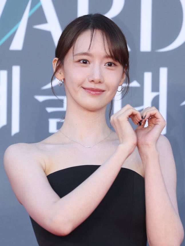 윤아스키 tweet media