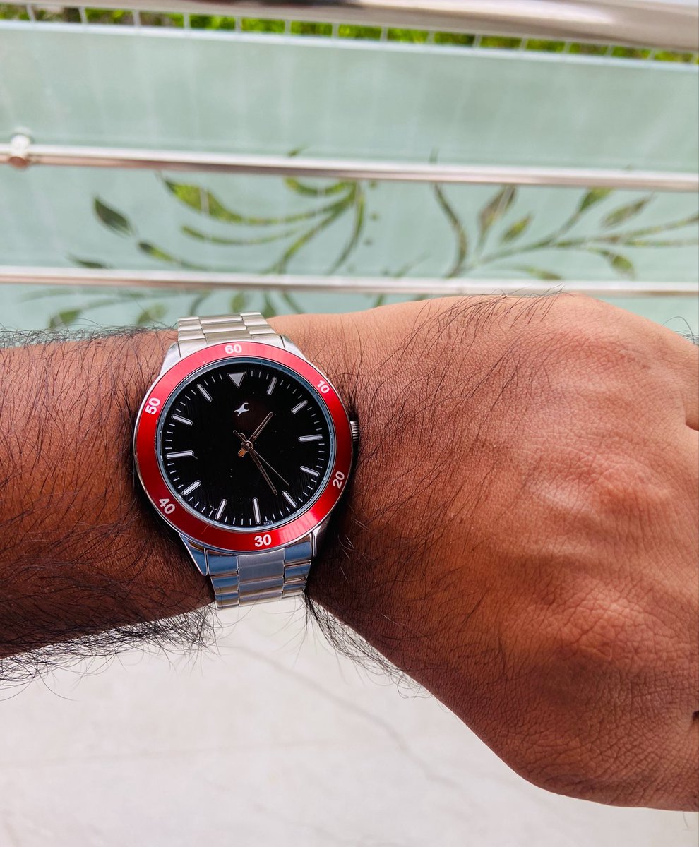 Tech_glareOffl's tweet photo. Fastrack Stunners X Watch : 

One of the Best Watches Bought in Recent Times and I didn’t expect such a Good Quality watch. 

The Black Dial with Red Bezel is a Perfect Match and Stainless Steel Strap is also Good.

It has Water Resistance Upto 30M and Can be a Good Option for Daily Use.

Check Here : https://t.co/s4lnuVuFCX

#TechglareFinds
