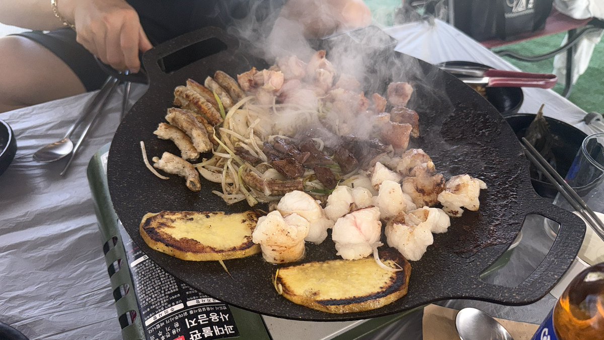kkuzS2's tweet photo. 일어나자마자 엄빠한테 끌랴나옴 https://t.co/sfD74fHpNf