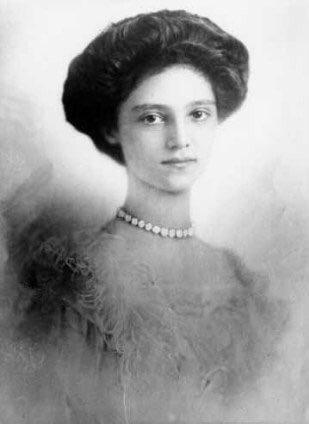 9 mai 1892, naissance de Zita de Bourbon-Parme, Impératrice d'Autriche, Reine de Hongrie, Servante de Dieu.
« Raisons de cette force? D'abord sa foi catholique. Une foi totale, inébranlable. Si l'espérance est une vertu cardinale, elle le fut au plus haut degré chez Zita.