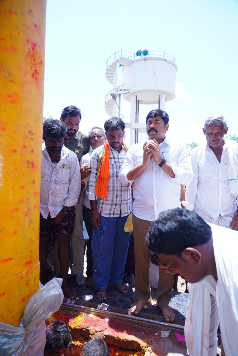mlasivanna's tweet photo. దర్శి నియోజకవర్గ కురిచేడు మండలం నాంచారపురం గ్రామములో శ్రీ సీతారామస్వామి ద్వజస్తంబ ఏర్పాటు కార్యక్రమంలో పాల్గొని ప్రత్యేక పూజా కార్యక్రమాలు నిర్వహించడం జరిగింది. https://t.co/jobhpGY7zP
