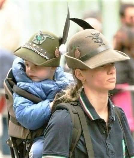 ORA CAPITE PERCHE' LE FEMMINISTE ODIANO GLI ALPINI!