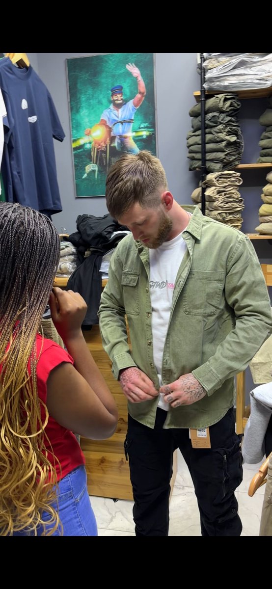 ze_mandevu's tweet photo. Mzungu katoka Ulaya kaja kupendeza The Mandevu Store halafu kuna wewe upo Kimara Bonyokwa mpaka ubembelezwe.😂 https://t.co/bOyinPVoSo