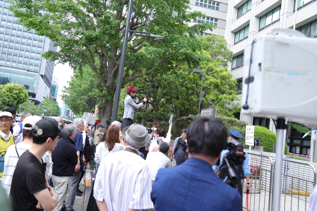 昨日、午後13時から、厚労省正門前で、厚労省の皆さんにむかって、短くメッセージ🎤
僕のあとには「よしりん」が続き、そのあとに、ワクチン被害者遺族の方々の切実な訴えが続いた🔥
僕は短く以下のような内容を話した。

先ごろ、米国🇺🇸NIHが公表した数字。