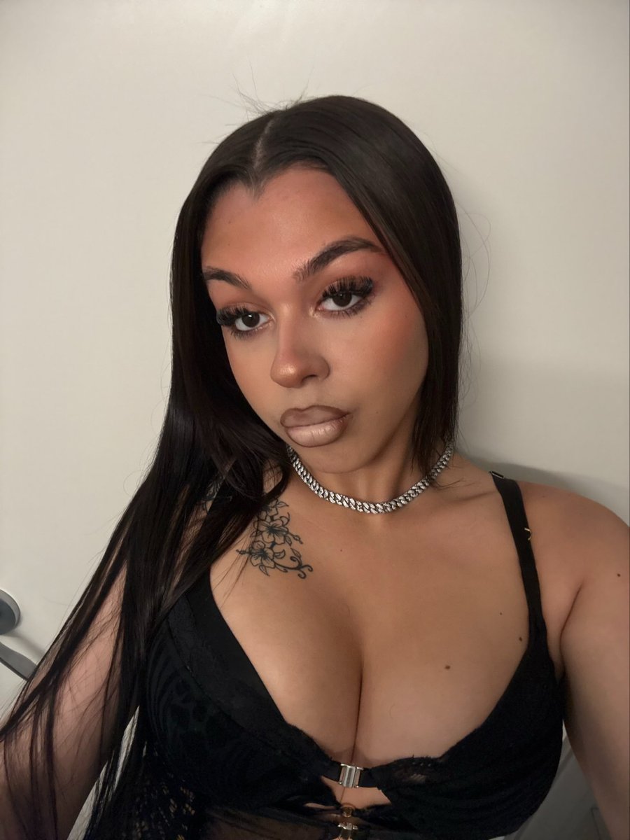 your favorite little secret 😉💋 tweet media