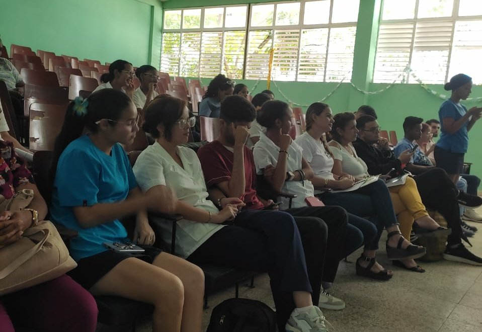 UCM_Cmw's tweet photo. Culmina en la Facultad de Ciencias Médicas de la #UCMCamagüey el proceso de integralidad de año terminal, se efectuó en la tarde la Reunión del Consejo para la aprobación de los Vanguardias Integrales por esferas a nivel de Facultad. 

#FEUdeCuba #PorCamagüeyTodo #CubaPorLaVida https://t.co/nPY9m7Z2gg