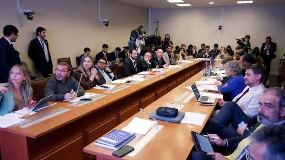 Presidí la Comisión de Hacienda cuando se discutió la Reforma Tributaria del Pdte. <a href="/GabrielBoric/">Gabriel Boric Font</a> . La derecha invitó expertos, presentó cientos de indicaciones y terminó rechazándola. Ni Marcel, ni el Gobierno hicieron un escándalo: así funciona el proceso legislativo.